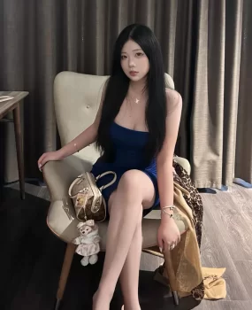 浦东粉嫩少女大胸调情妹