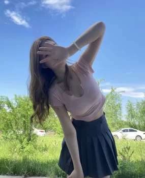 清纯美女，水嫩身材很好