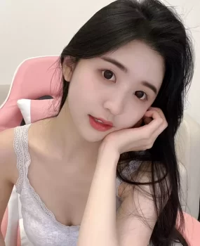 深圳舞蹈学院巨乳校花假期兼职