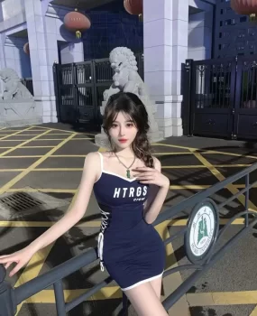 户外社区里夜跑与健身美体姐姐小柔一夜爽啪