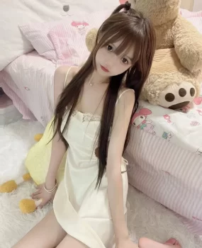 小巧可爱型卡哇伊00后苗条身材女孩暑假兼